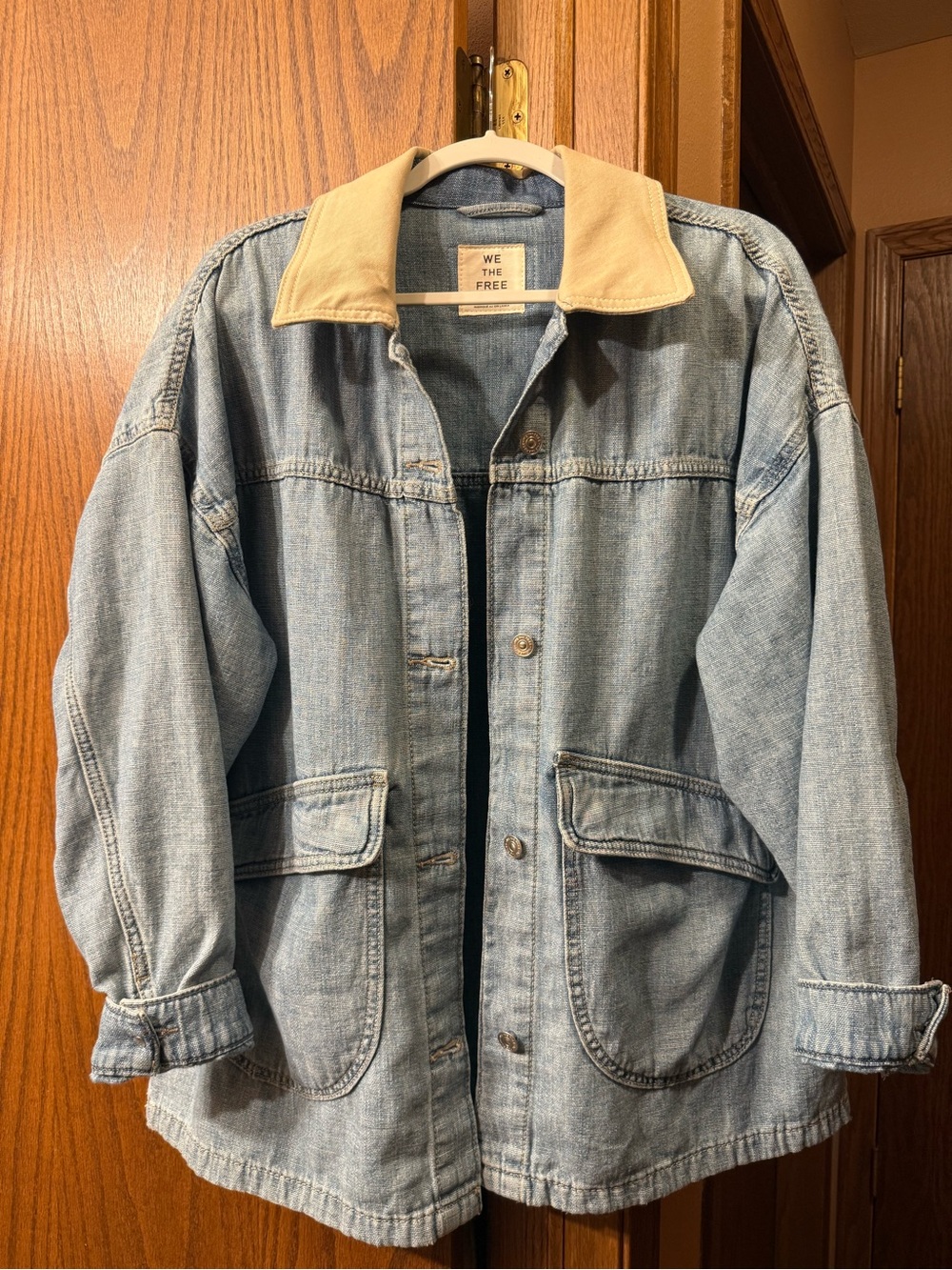 We The Free Women’s Light Blue Denim Jacket with Contrast Collar
